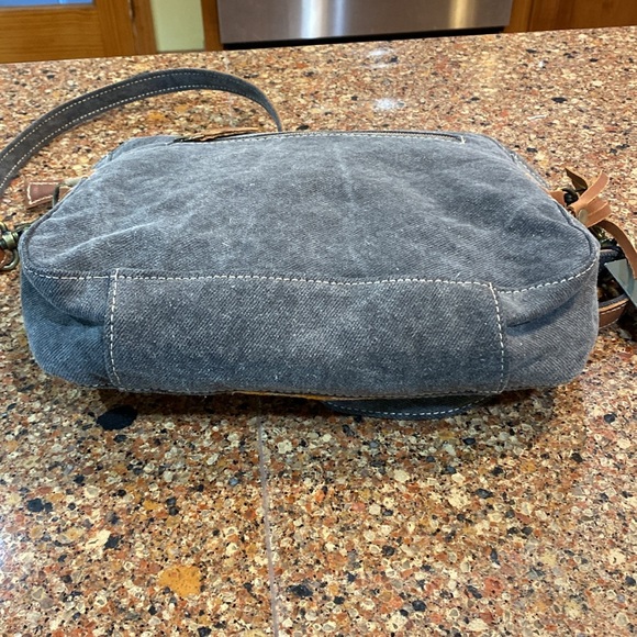 ****PRICE DROP****  NWT MYRA MESSENGER BAG - Picture 3 of 10